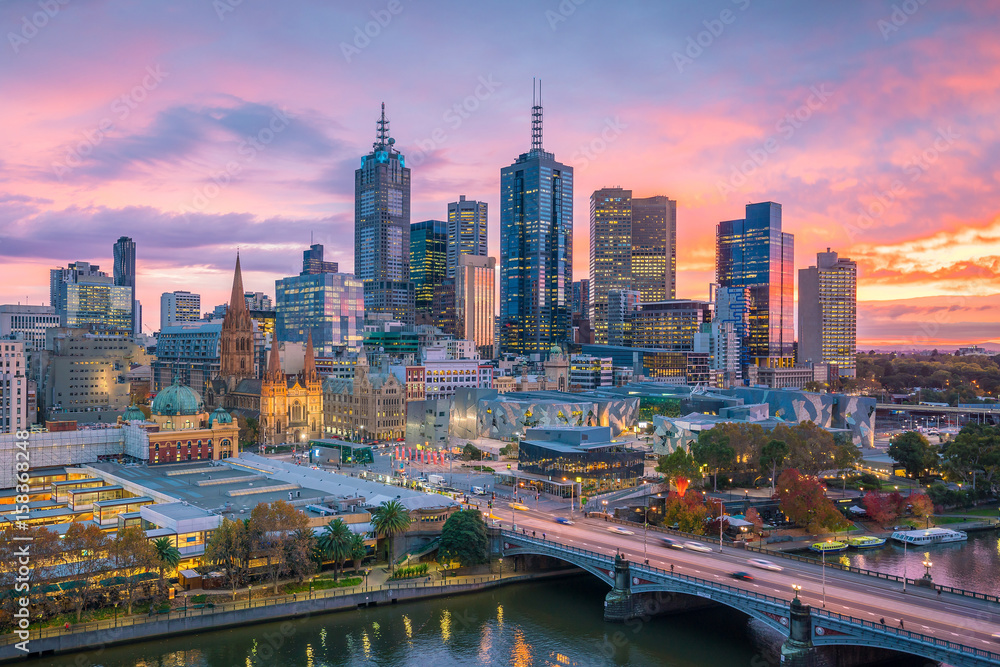 Obraz premium Panoramę miasta Melbourne o zmierzchu