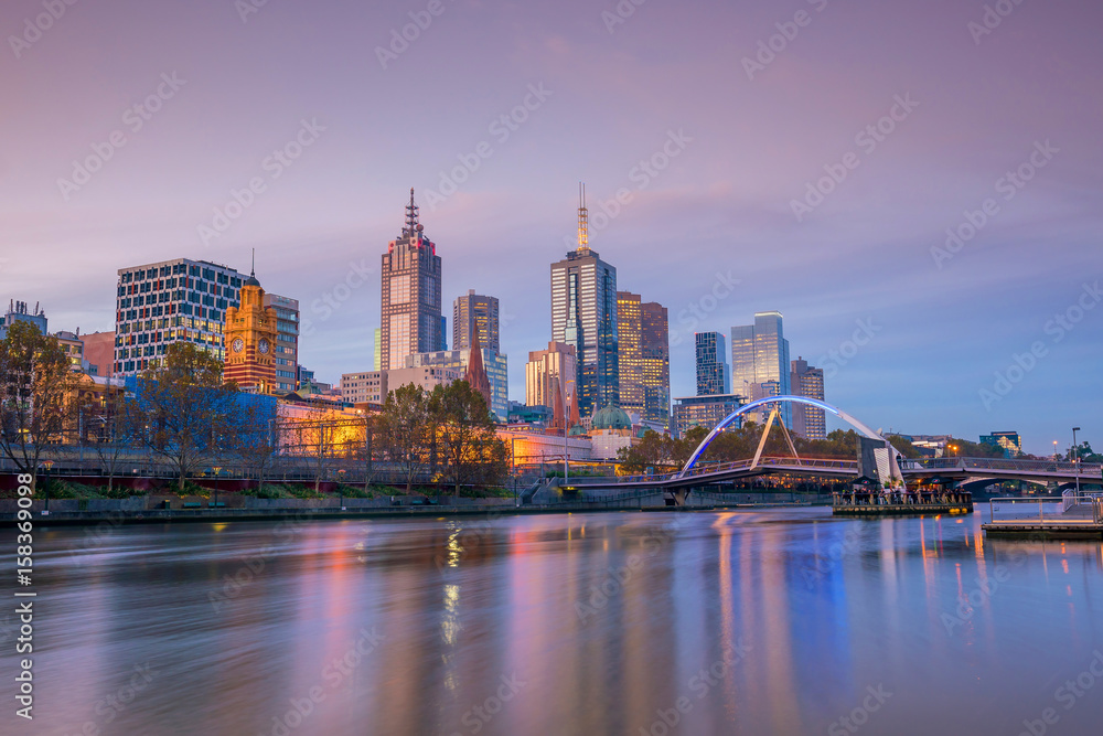 Naklejka premium Panoramę miasta Melbourne o zmierzchu