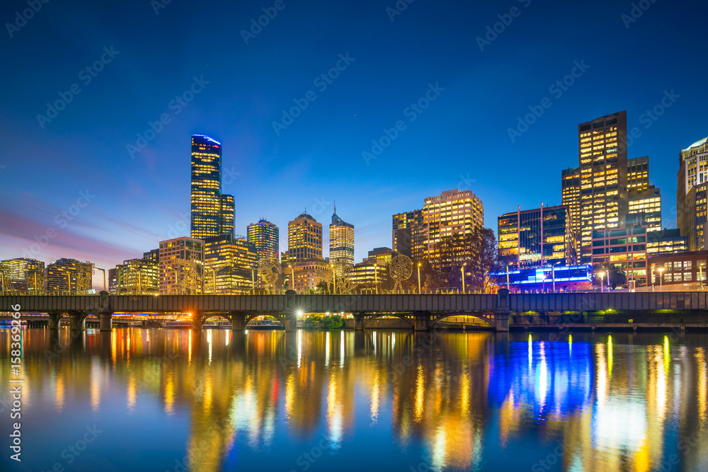 Fototapeta premium Melbourne city skyline at twilight
