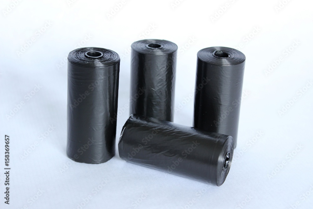 des rouleaux de sachet noir pour ramasser les déjections canine des rouleaux de sachet noir pour ramasser les déjections canine