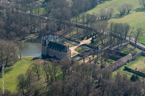 Vue aérienne d'un château à l'ouest de Paris