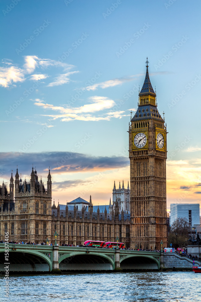 Fototapeta premium Houses of Parliament and Big Ben in London, UK