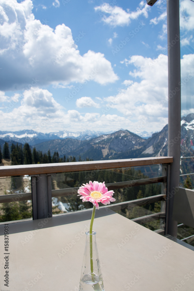 Fototapeta premium Blick von der Terasse des Nebelhorn
