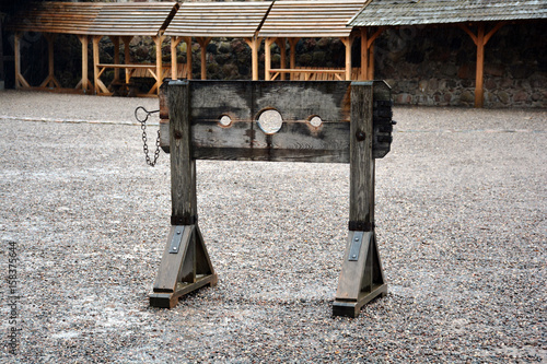 Canvas Print Medieval castle courtyard