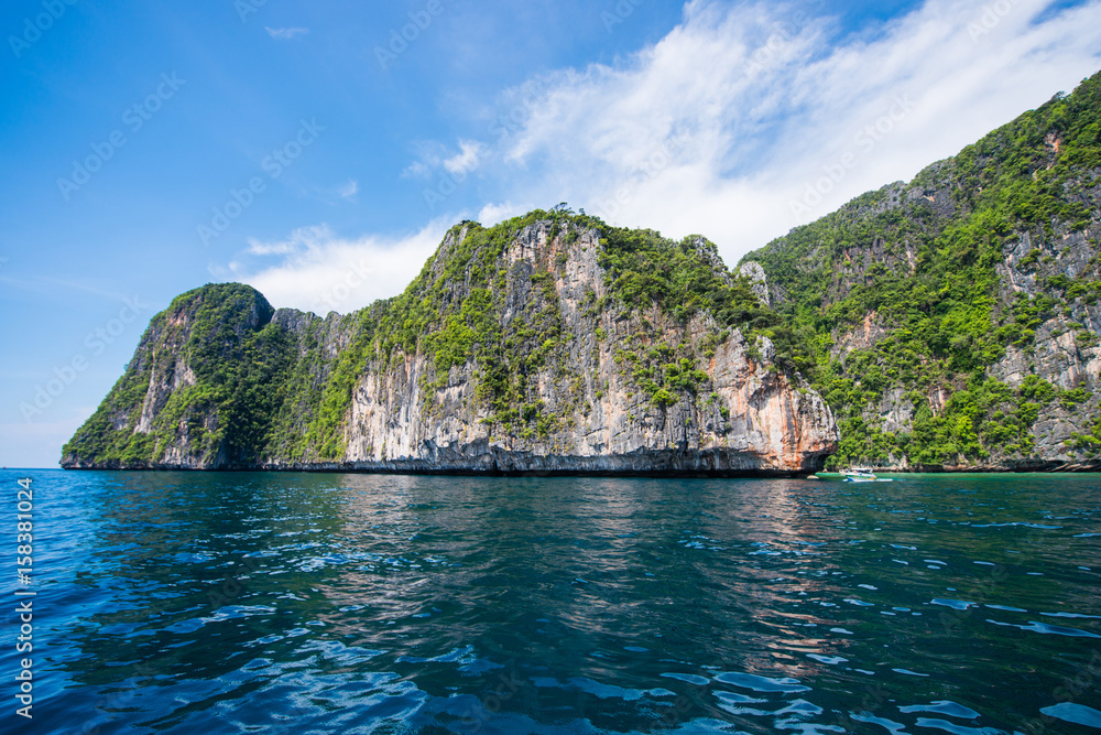 Obraz premium Maya Bay - Famous beach in Krabi
