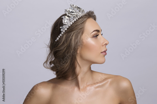 Quadro em tela Portrait of woman with a diadem
