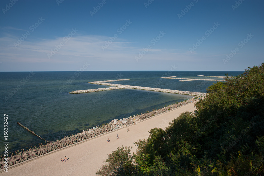 Widok na plażę z klifu w Jarosławcu - obrazy, fototapety, plakaty 