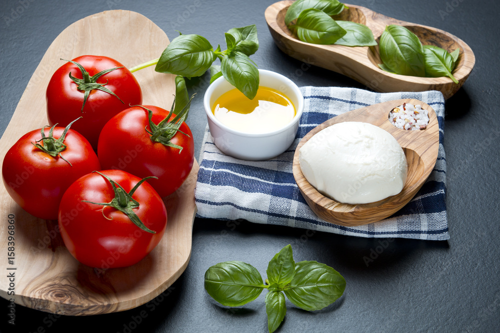 Mozzarella pomidor i bazylia Mozzarella pomidor i bazylia