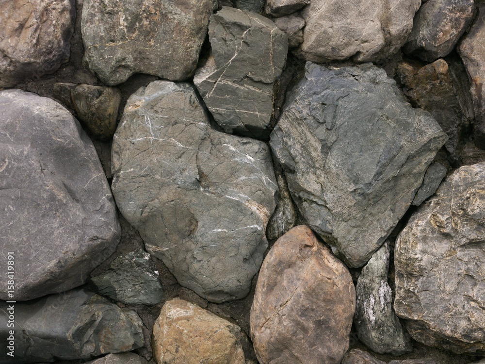 自然石で出来た壁
