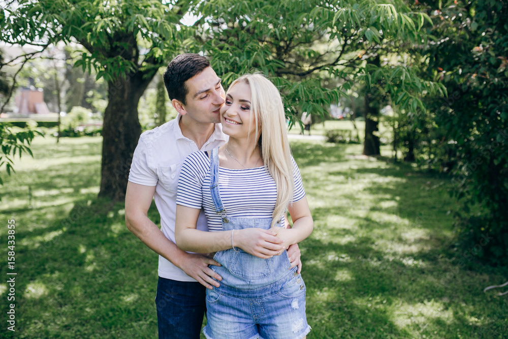 Naklejka premium couple in nature