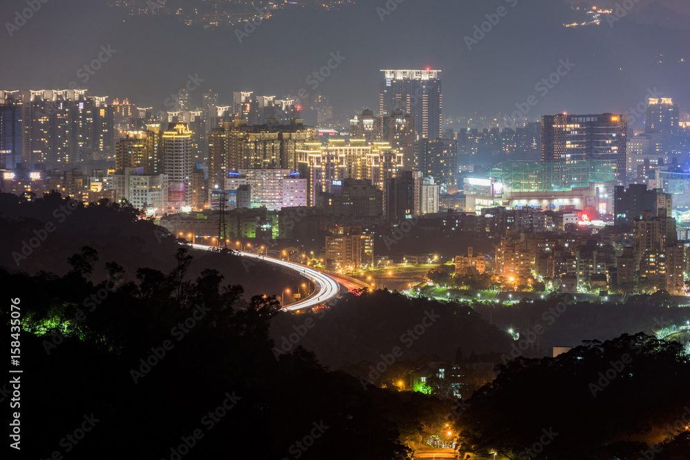 Fototapeta premium Taipei, Taiwan city skyline at twilight.