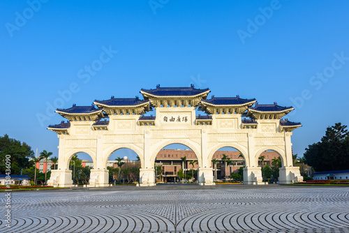 The main gate of National Taiwan Democracy Memorial Hall in Taipei ( National Chiang Kai-shek Memorial Hall )