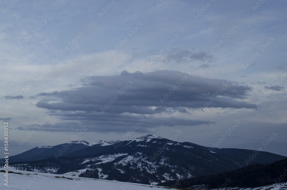 panorama zimowych wzgórz 