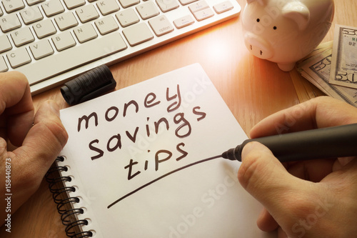 Obraz na płótnie Money saving tips written in a note.