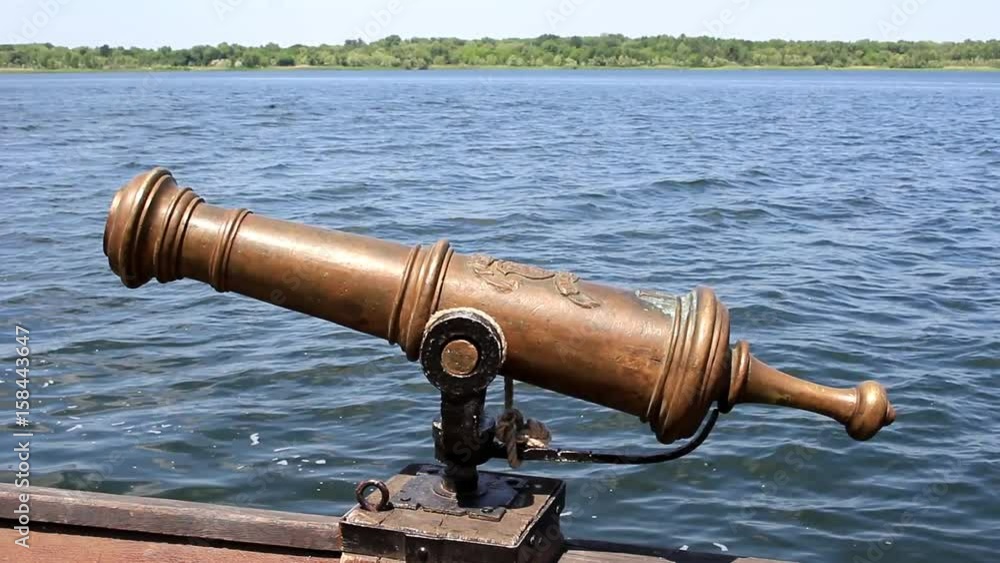 The howitzer of the 16th century, which was installed on a sailing ship ...
