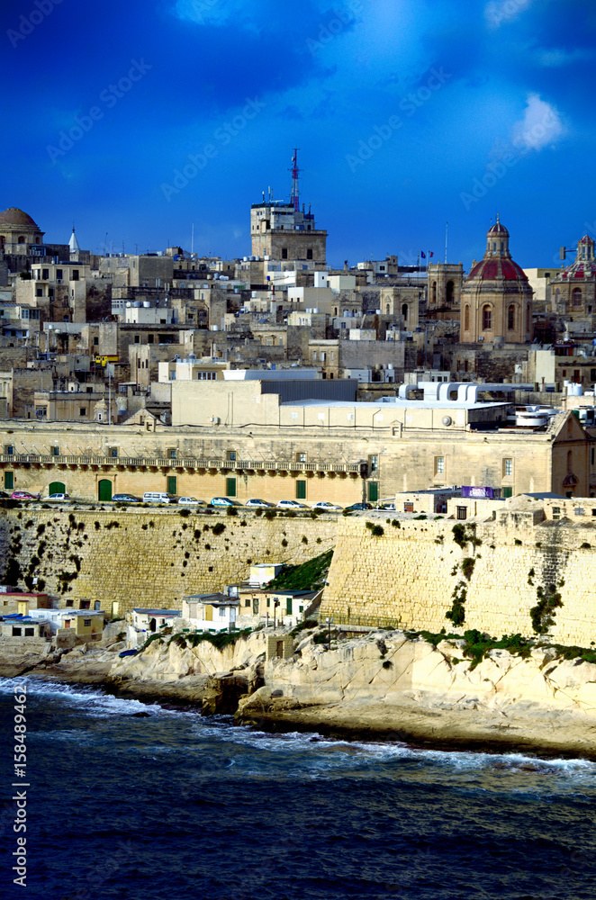 Obraz premium Sea view at the downtown fortress,fisherman's village and the city Valletta,Malta
