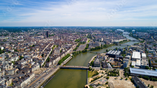 Photo aérienne du centre ville de Nantes en Loire Atlantique, France