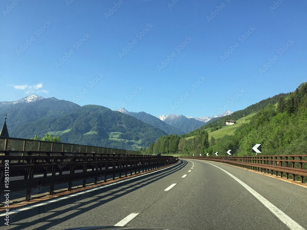 Berglandschaft an der Brennerautobahn / Südtirol