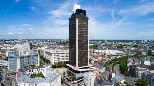 La tour de Bretagne dans le centre ville de Nantes en Loire Atlantique, France photo