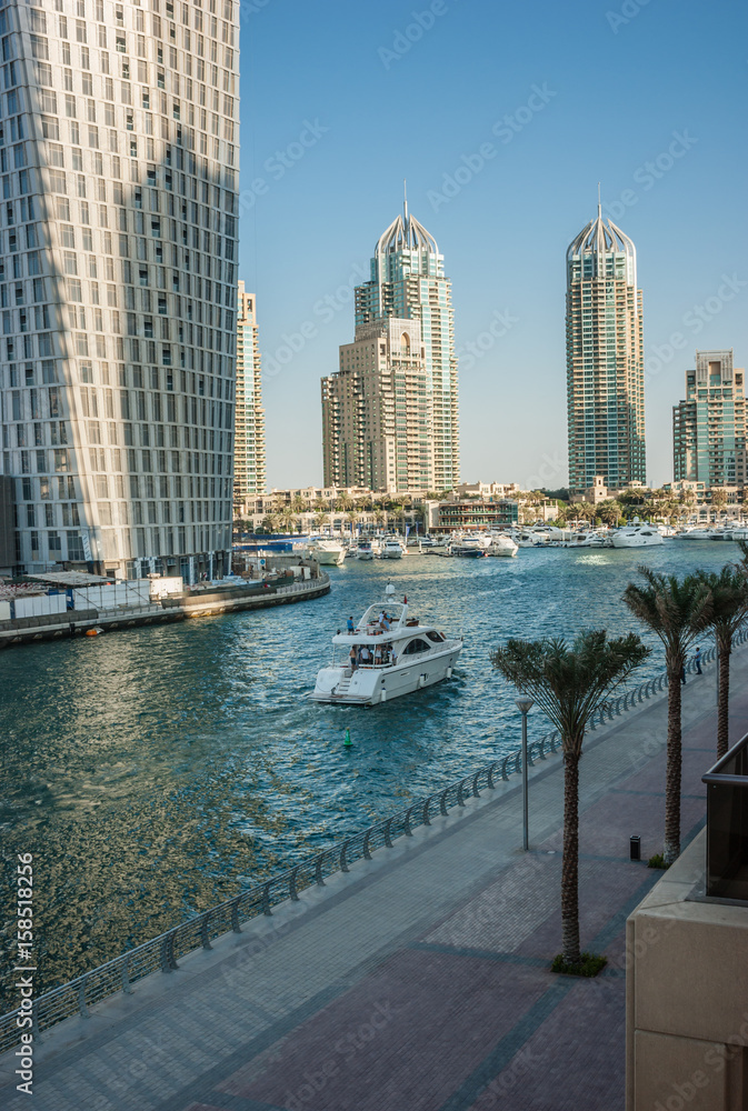 Obraz premium Gulf in Dubai Marina, UAE