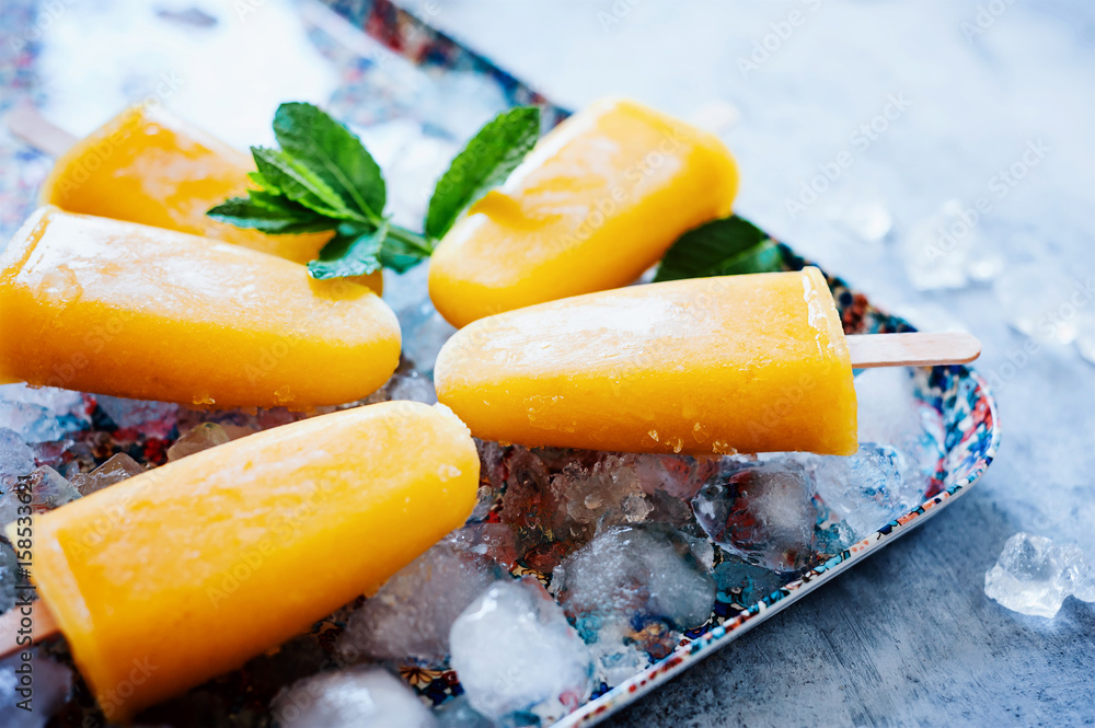 Mango-Bananen-Eis am Stiel - Popsicles 03 Stock Photo | Adobe Stock