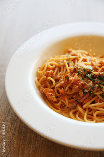 spaghetti bolognese meat sauce on wood