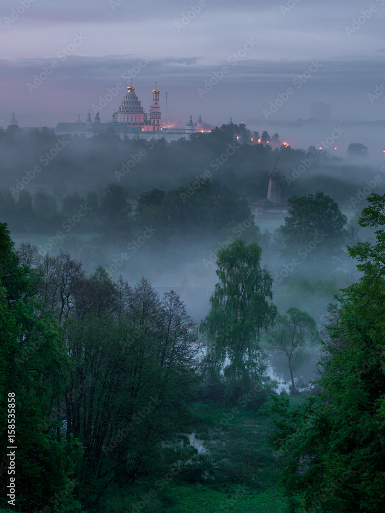 Φωτογραφία Voskresenskiy New Jerusalem monastery in city the Istra in the early morning