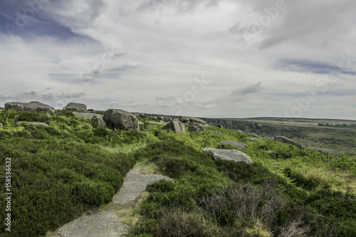 Obraz na płótnie DZIKA ŚCIEŻKA, PEAK DISTRICT, PARK NARODOWY W WIELKIEJ BRYTANII w salonie