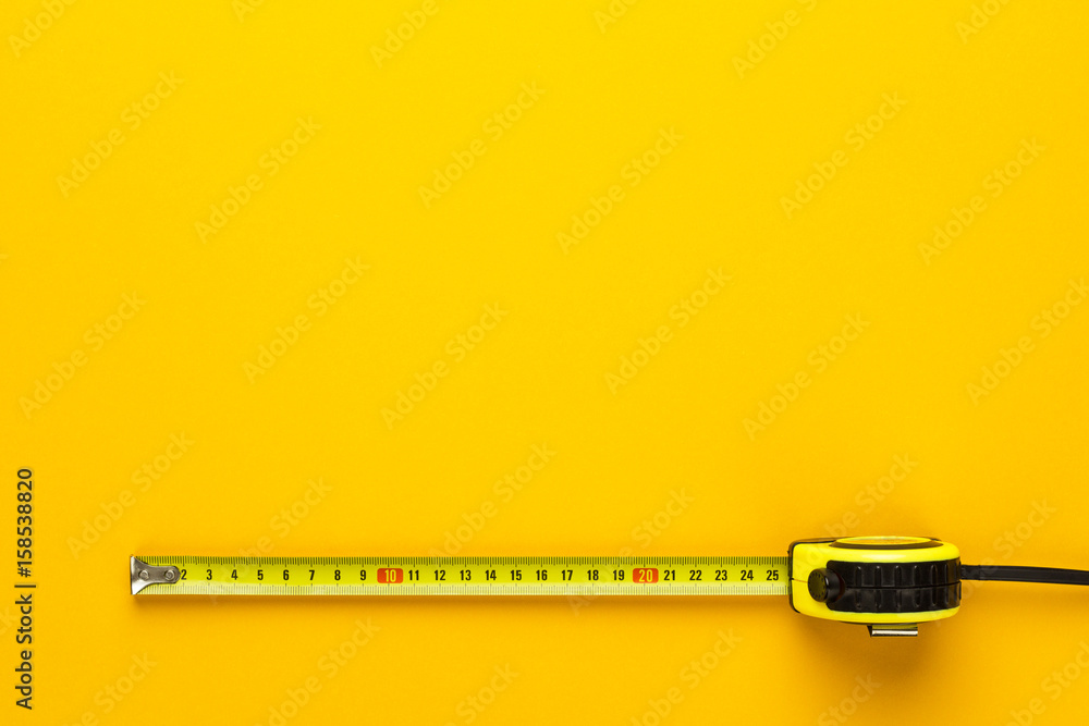 tape measure on the yellow background with copy space - obrazy, fototapety, plakaty 