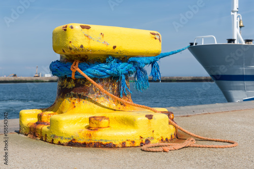 Fotografie Bollard with moored ship at Helgoland island, Germany