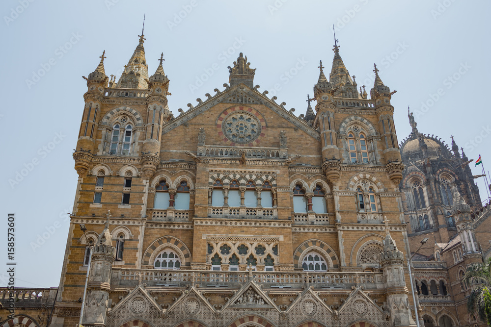 Fototapeta premium Detail of the left wing of the Chhatrapati Shivaji railway station in Mumbai