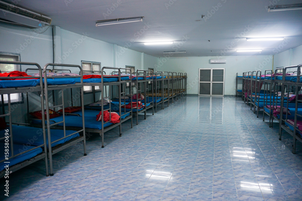 Foto a row soldier bunk beds.