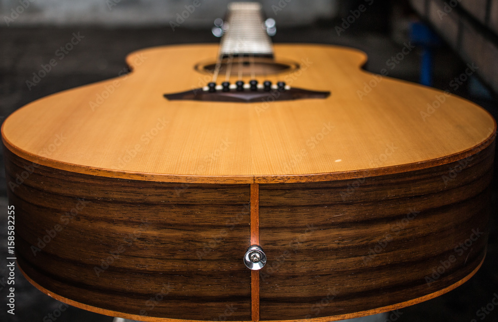 Fototapeta premium acoustic, art, background, beautiful, brown, classical, culture, design, equipment, guitar, instrument, isolated, music, musical, object, realistic, rock, roll, sound, string, white, wood, yellow