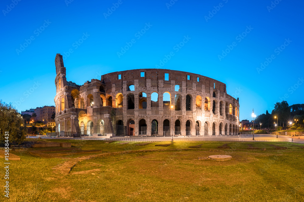 Kolosseum in Rom bei Nacht, Italien
