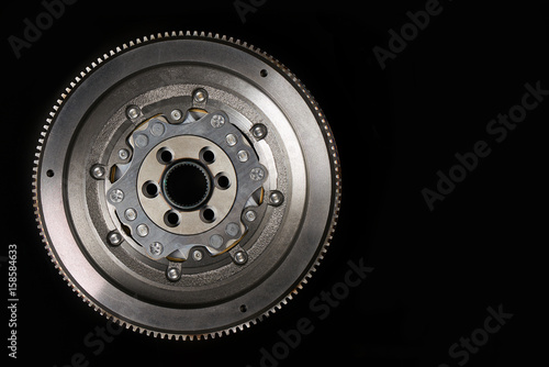Foto Dual-Mass Flywheel front view on black background