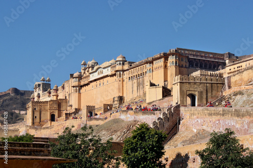 Aufstieg zum Amber Fort in Rajasthan, Indien