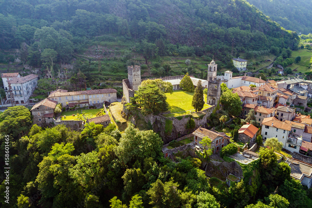 Corenno Plinio - Lago di Como (IT) - Vista Aerea del castello