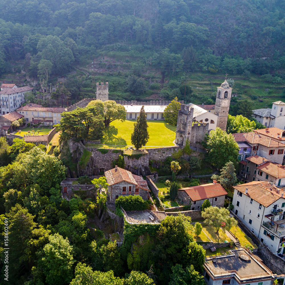 Corenno Plinio - Lago di Como (IT) - Vista Aerea del castello