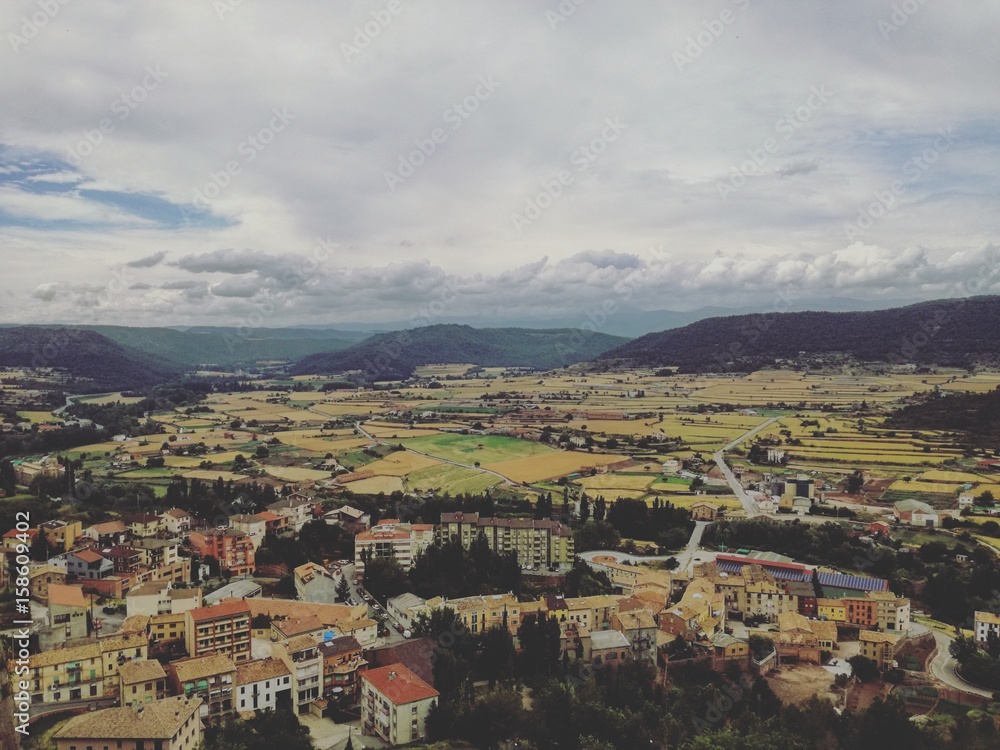 paisaje de un pueblo desde la colina paisaje de un pueblo desde la colina