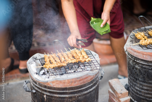 Fototapeta Naklejka Na Ścianę i Meble -  How to grill pork satay