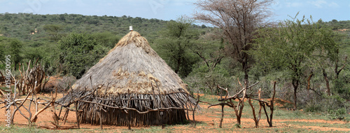 Traditionelle Strohhütten im Omo Valley von Äthiopien  photo