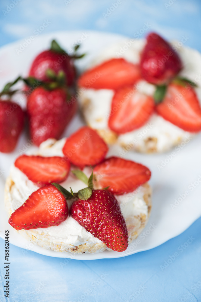 Strawberry sandwiches with mascarpone Strawberry sandwiches with mascarpone