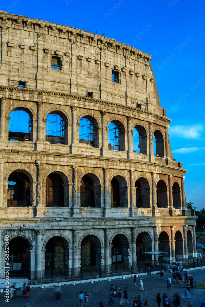 Colosseo, Turisci, Fori Imperiali, Macchine, Linea MetroC, Roma, Italy, Lazio, Europe