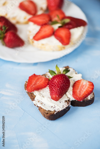Strawberry sandwiches with ...