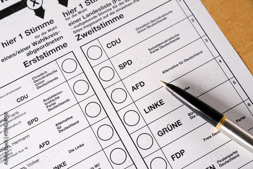 Stimmzettel zur Bundestagswahl photo