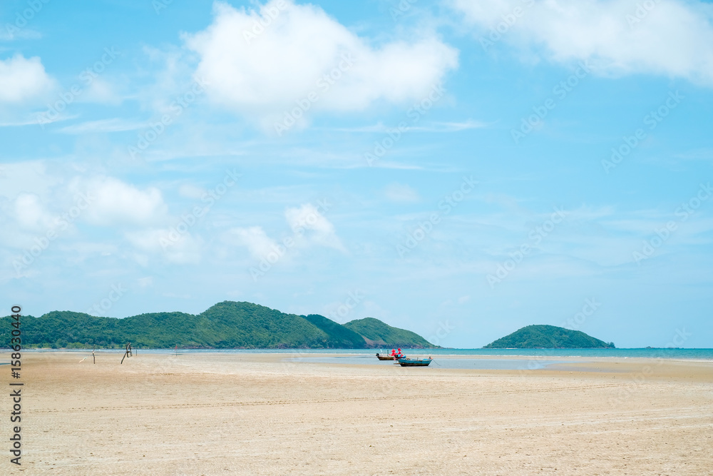 Fototapeta premium Beautiful sky ocean beach and fisherman lifestyle in Thailand