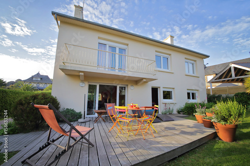 terrasse avec jardin maison en Bretagne photo