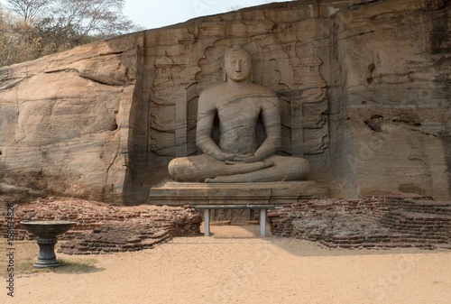 Fotografia Buddha statue in Gal Vihara in Polonnaruwa, Sri Lanka.