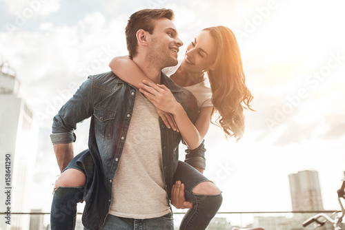 Tableau sur toile Love couple on street