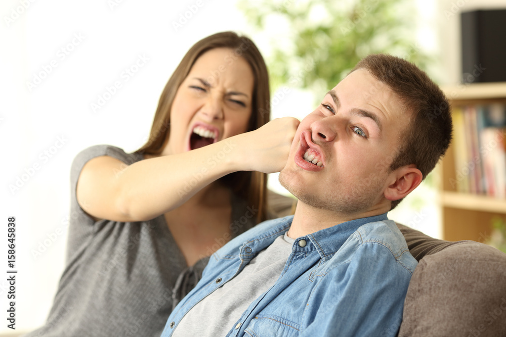 Hit on her. Муни лонг певица. Томми вайсо hi mark. Hit on her. Hit me hard and soft.